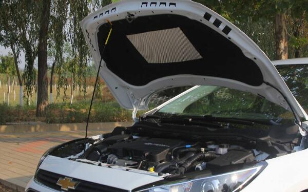 發動機蓋的工作原理 發動機蓋安裝及拆卸注意事項