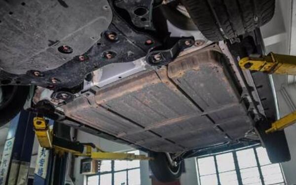 底盤(pán)系統(tǒng)的結(jié)構(gòu) 汽車底盤(pán)配件包括哪些