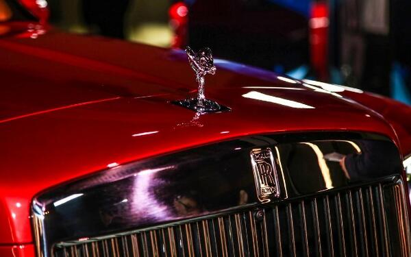 現已被寶馬接手 勞斯萊斯車標是什么