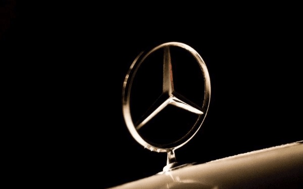 奔馳車標多少錢一個 奔馳立標和大標有什么區別