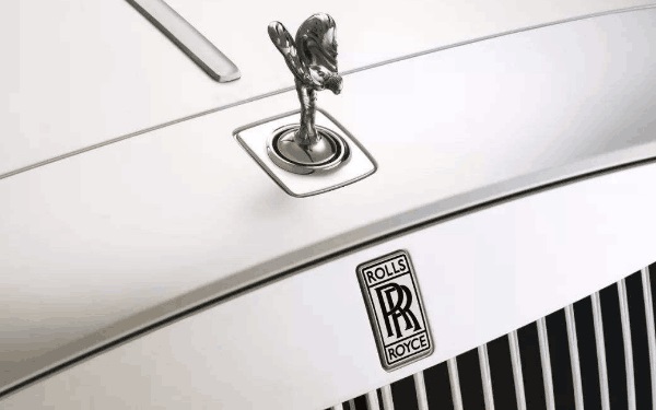 勞斯萊斯幻影車標是什么 采用經(jīng)典立體和平面車標
