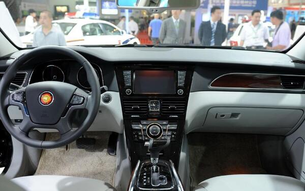 國產(chǎn)自主品牌高檔轎車 紅旗h7價(jià)格多少