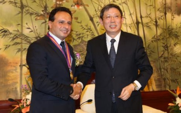 企業家艾博彬是誰 德爾福派克董事長