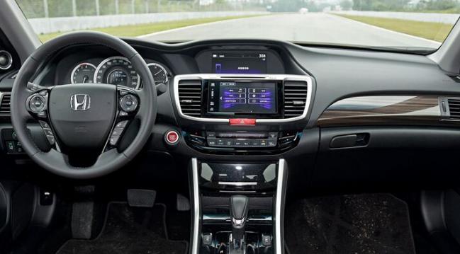 思鉑睿和雅閣哪個(gè)好，實(shí)力比拼（雅閣受歡迎）