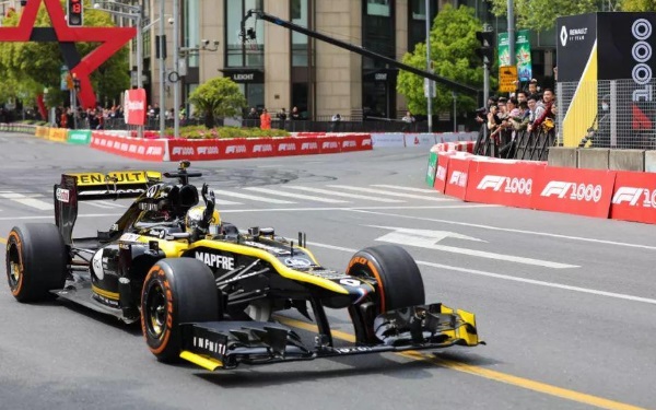 僅發動機便高達900萬美元 f1賽車多少錢一輛