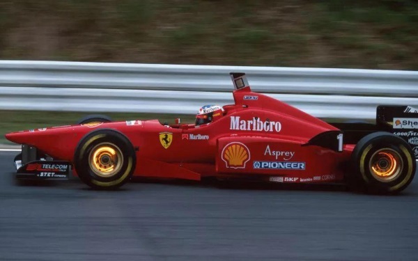 僅發動機便高達900萬美元 f1賽車多少錢一輛