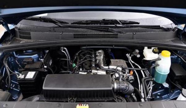 五菱宏光PLUS營運版上市,村村通的必備車型