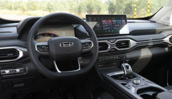 吉利豪越自動舒適型上市，綜合油耗為8.1L/100km