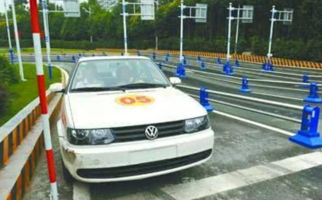 c1學(xué)費(fèi)全國(guó)統(tǒng)一價(jià)格表，服務(wù)費(fèi)用存在差異