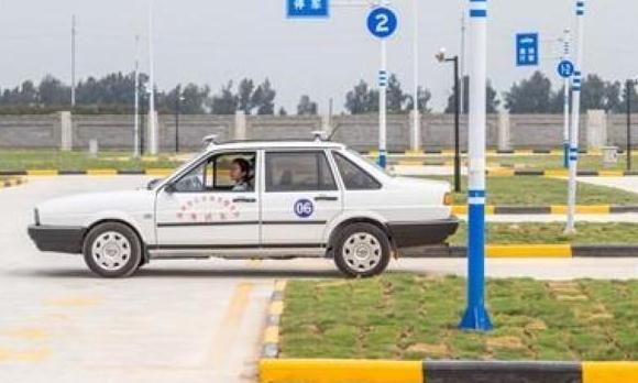 學車自動擋和手動擋哪種學費貴,我選手動擋