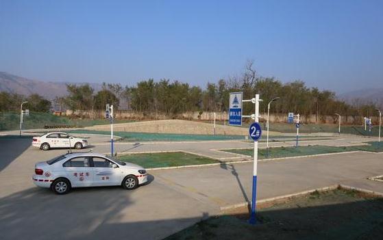 學車自動擋和手動擋哪種學費貴,我選手動擋