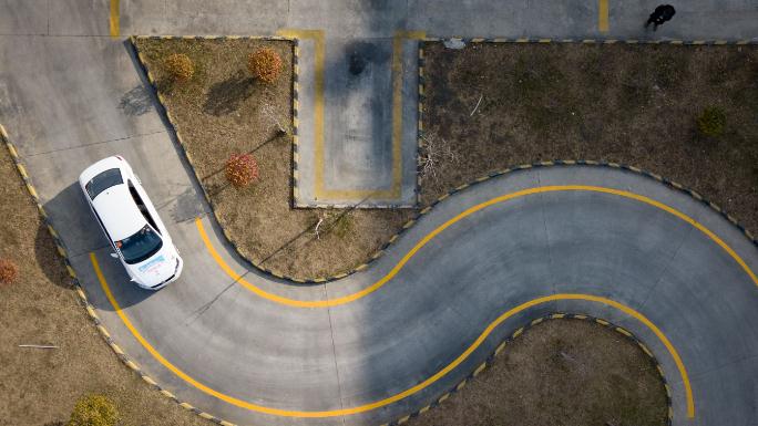 科目二s彎技巧看點位置,掌握三個點輕松過關