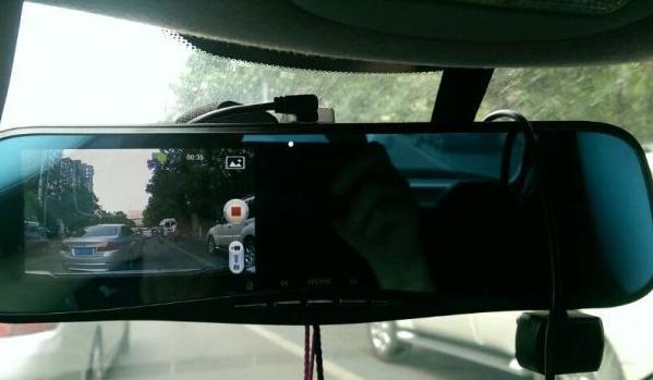 目前最好的行車記錄儀,隱藏式的更受歡迎