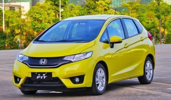 10萬左右什么車好，軒逸VS飛度油耗很實惠（軒逸銷量更好）