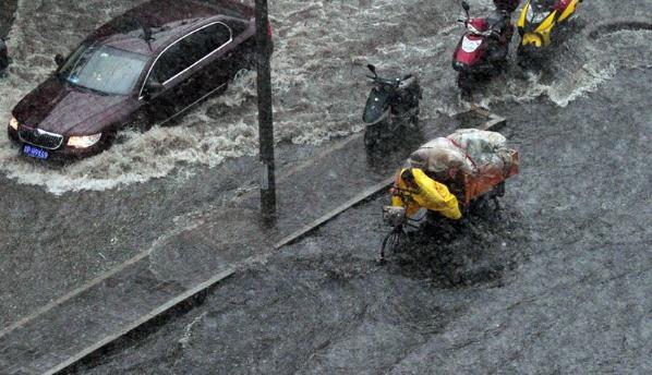 汛期行車安全,行車安全要謹慎(遵守規則)