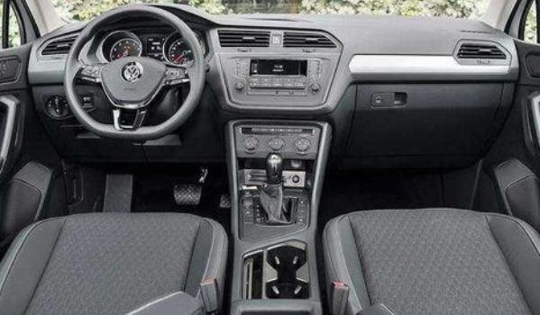 汽車內飾翻新一般多少錢，車型不同價格不同（日常保養很重要）