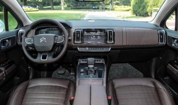 雪鐵龍C6新增車型上市，安全性能進(jìn)一步提高（內(nèi)飾簡約）