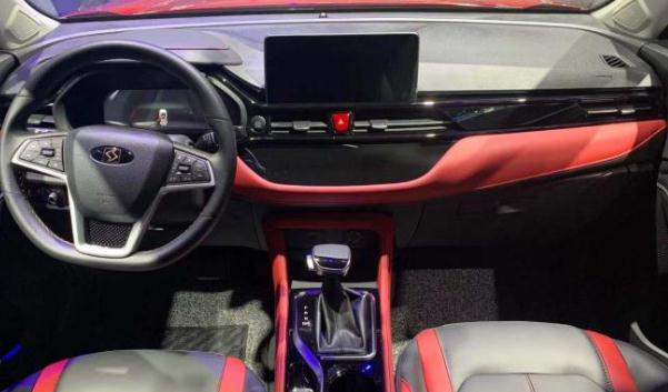 思皓X4上市，價格實惠穩定性好（整體視覺效果運動感強）