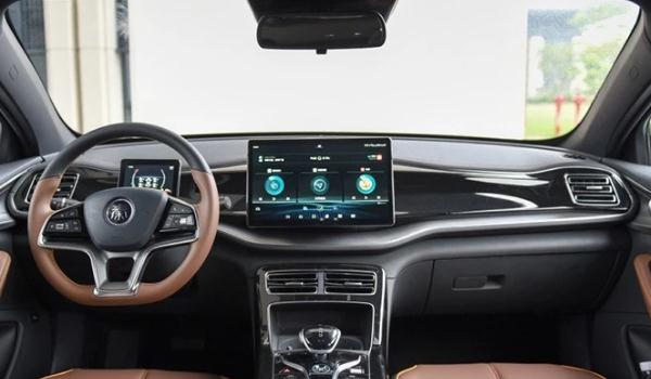 比亞迪秦PLUS DM-i上市,3.8升超低油耗(人人都能消費得起)