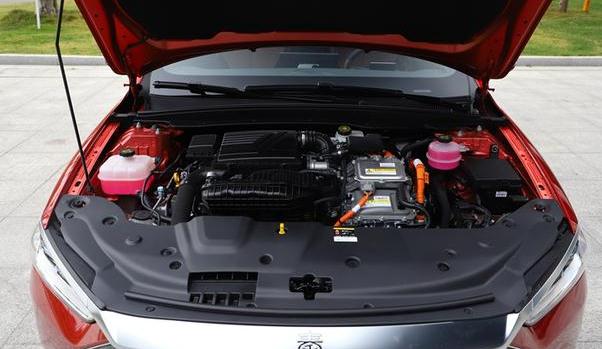 比亞迪秦PLUS DM-i上市,3.8升超低油耗(人人都能消費得起)