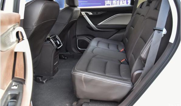 楓葉汽車楓葉80V上市，汽車行業(yè)新秀（具備可充可換電的能力）