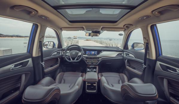 新款長安CS35PLUS上市，下雨自動關(guān)窗（貼心又智能）