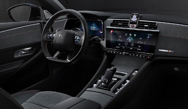 DS 9上市,“玻璃金字塔”的尾燈設(shè)計(jì)理念(顏值和實(shí)力是匹配的)