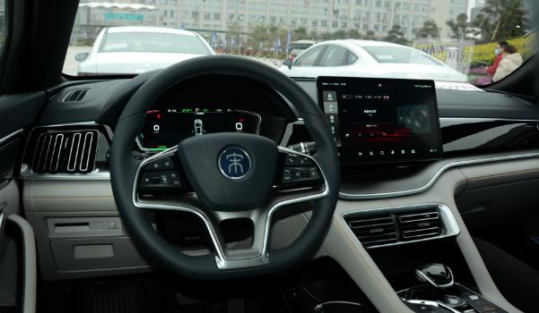 宋PLUS DM-i上市,超強動力快人一步(新潮流的顏值搭配)