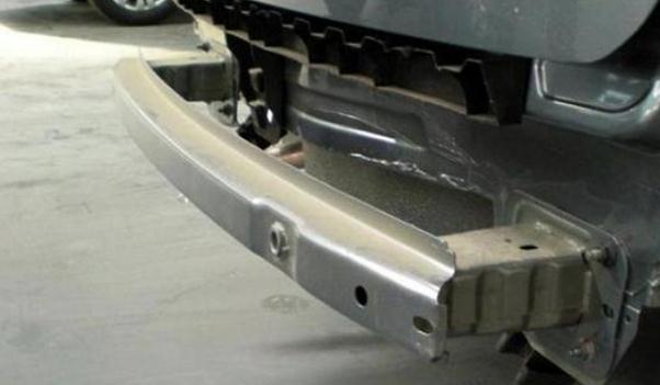 防撞梁是用來減輕車輛受到震動(dòng)力的一種裝置(必不可少)