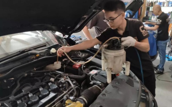 變速箱油多長時(shí)間換一次 變速箱油多少公里換一次