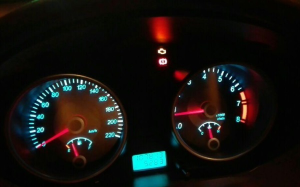 發動機故障標志亮燈怎么辦 發動機故障燈亮什么原因