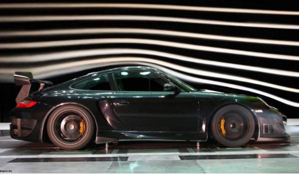 汽車尾翼，不僅美觀還能提高駕駛穩(wěn)定性（節(jié)省燃料）