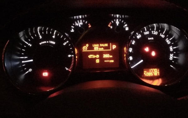 發動機故障標志亮燈原因有哪些 發動機故障燈亮了怎么辦