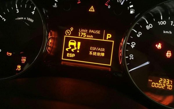 發動機故障標志亮燈原因有哪些 發動機故障燈亮了怎么辦