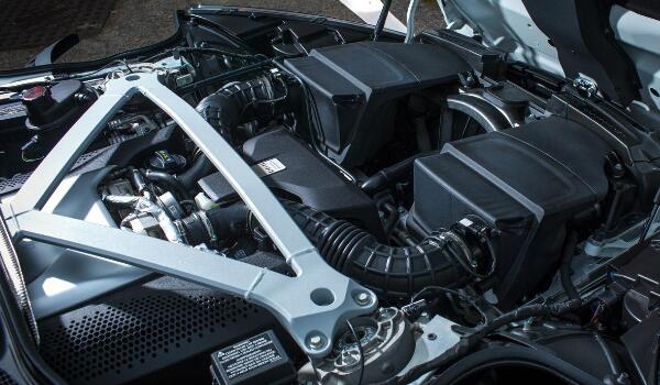 4.0V8與5.2V12大比拼 阿斯頓馬丁dbs和db11區別