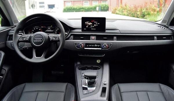 全系標配12V輕度混合系統(tǒng) 奧迪a4l價格多少