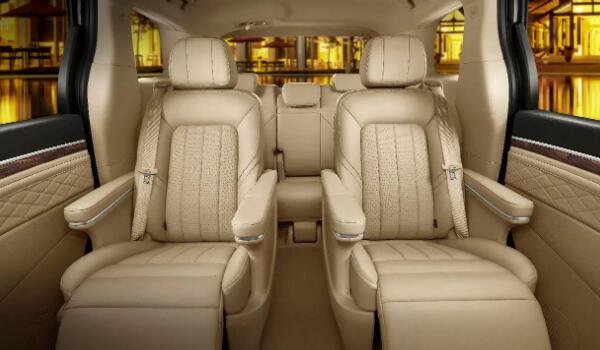 電動ottoman寬適豪華座艙椅 豐田埃爾法商務車價格為什么這么貴