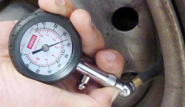 胎壓監測裝置，分為內置和外置（消除隱患安全駕駛）