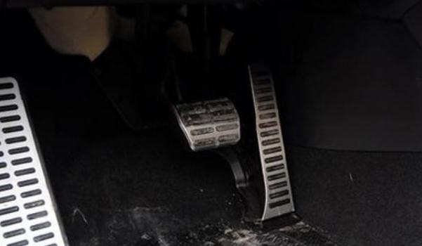 剎車輔助(EBA/BAS/BA)，防止追尾事故（安全駕駛很重要）