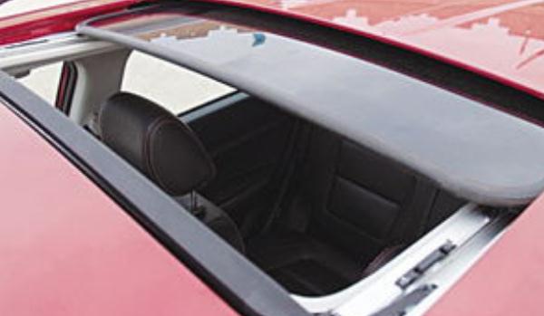 汽車天窗，奢華的配置（帶你去吹風）
