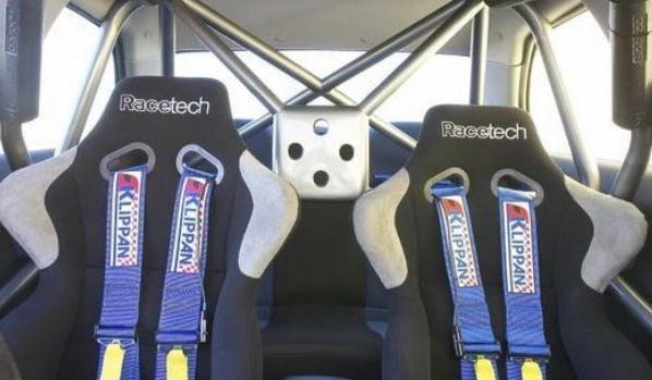 頭頸保護系統HANS，固定保護（更安全）