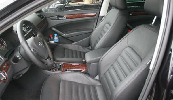 肩部支撐調(diào)節(jié)，適合的駕駛姿勢(shì)（自動(dòng)手動(dòng)和充氣的方式）