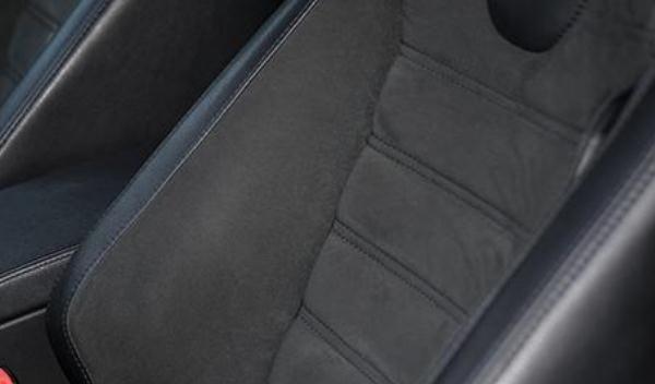 肩部支撐調(diào)節(jié)，適合的駕駛姿勢(shì)（自動(dòng)手動(dòng)和充氣的方式）