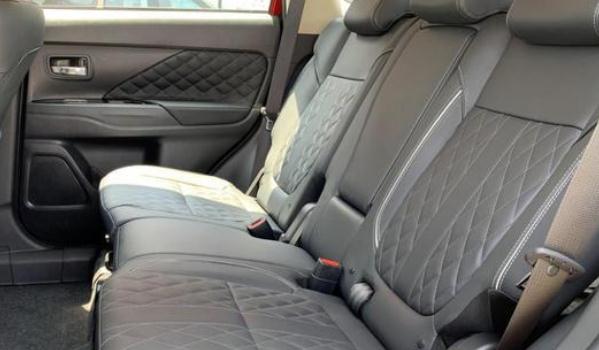 第二排座椅移動，提高駕乘舒適感（自動記憶更實用）