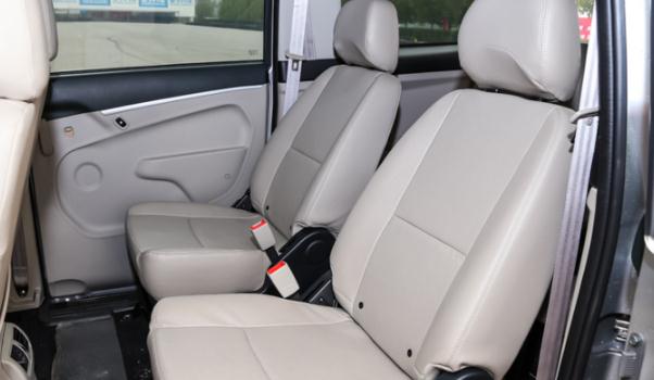 第二排座椅移動，提高駕乘舒適感（自動記憶更實用）