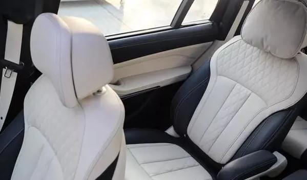 第二排獨立座椅,提高舒適性(注意轉彎行駛要減速)