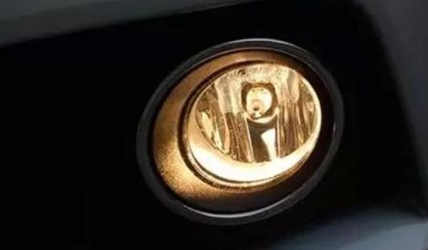 什么是車前霧燈，鹵素黃色光霧燈（穿透能力強）