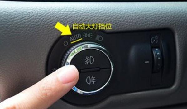 什么是大燈高度可調，分為手動調節和自動調節（減少隱患）