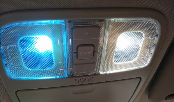 什么是觸摸式閱讀燈，方便于車內照明（根據需要開啟或關閉）