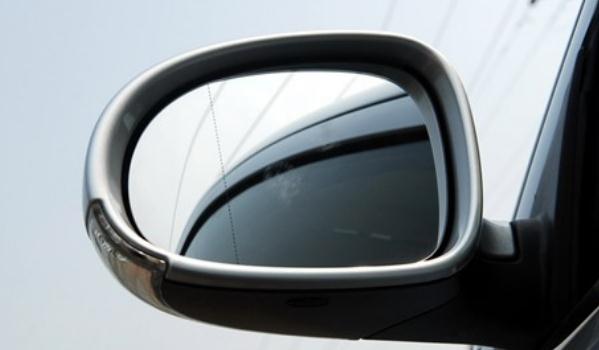 外后視鏡功能有哪些,提高夜間行車安全(安全實(shí)用的配置)